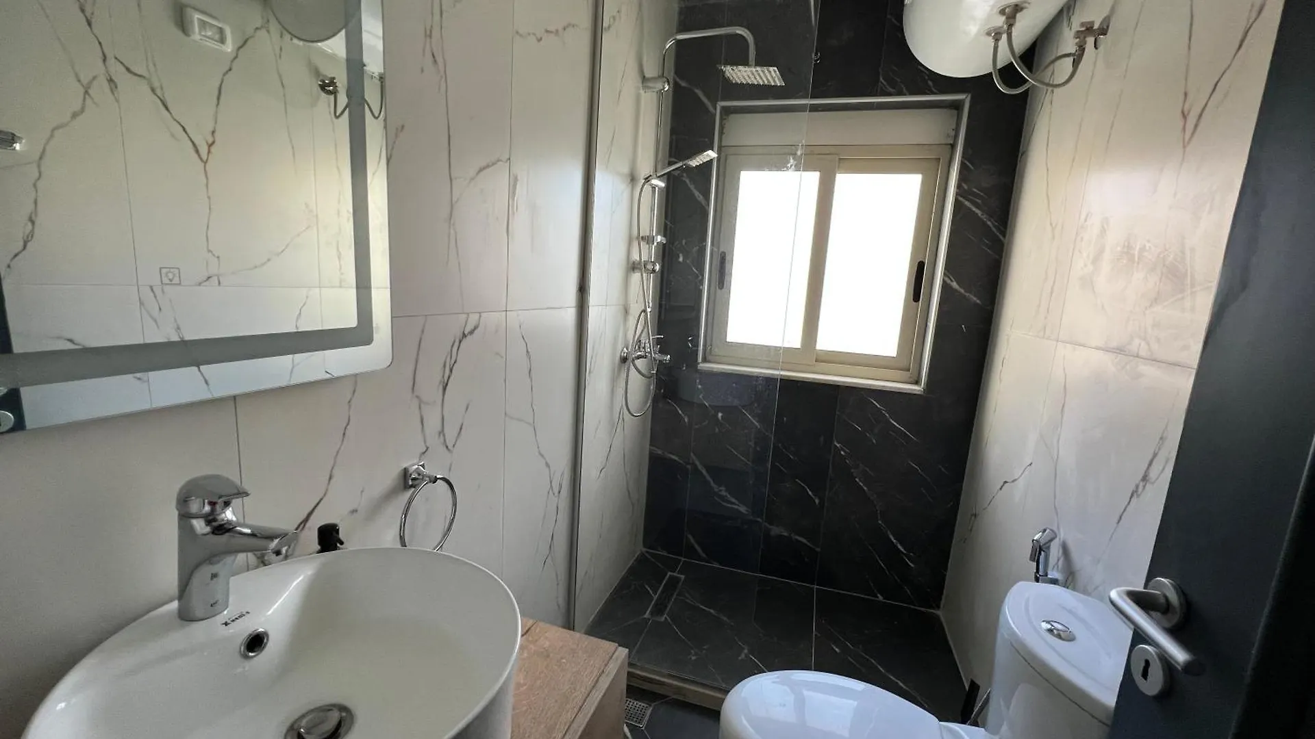 دراس Wave Beachfront Apartments شقة فندقية